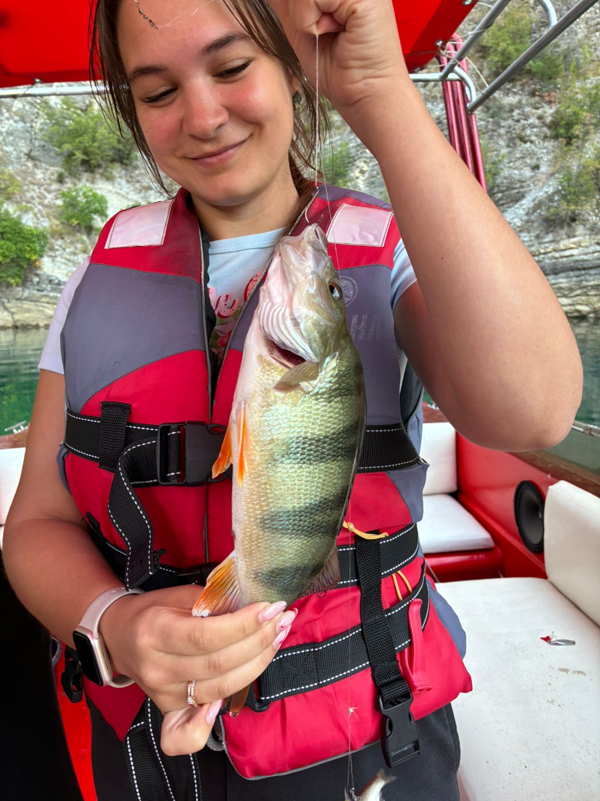 Рыбалка на Чиркейском водохранилище и каньоне (с катером)