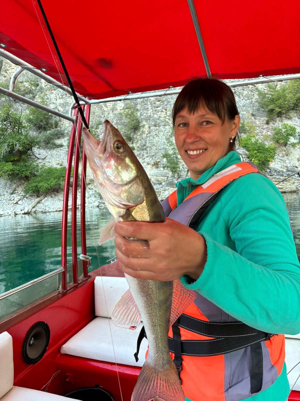 Рыбалка на Чиркейском водохранилище и каньоне (с катером)