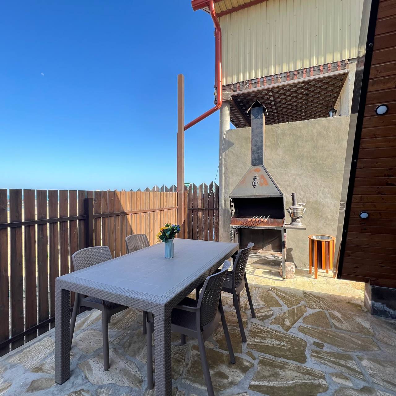 Каякентский район с. Инчхе ул. Морская 18/4