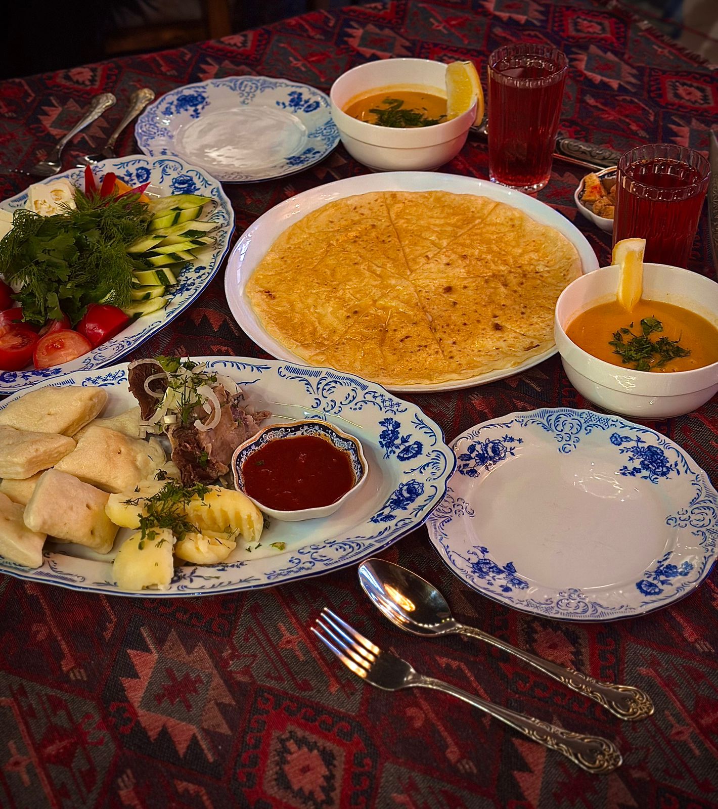 Кафе "Годекан" с. Гуниб ул. Имама Шамиля 3б