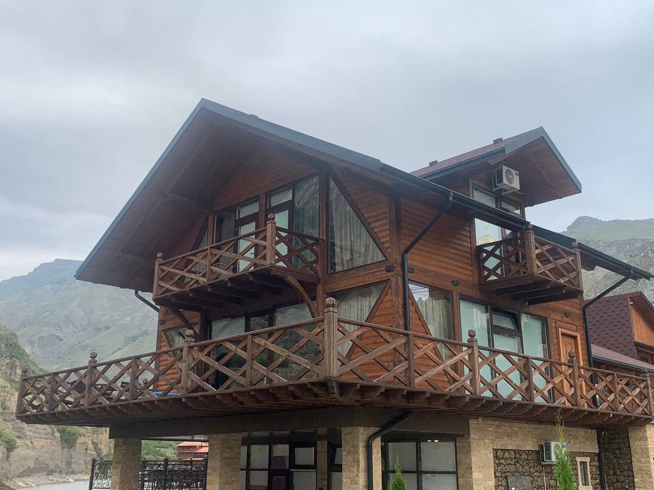 Горный отель "Белые Журавли"