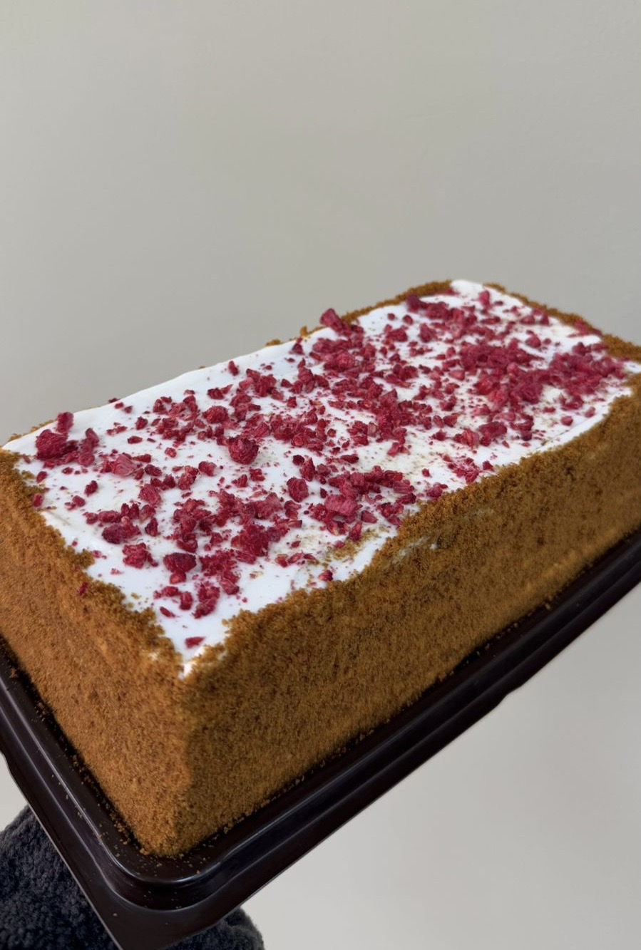 Медовик с малиной (прямоугольный)