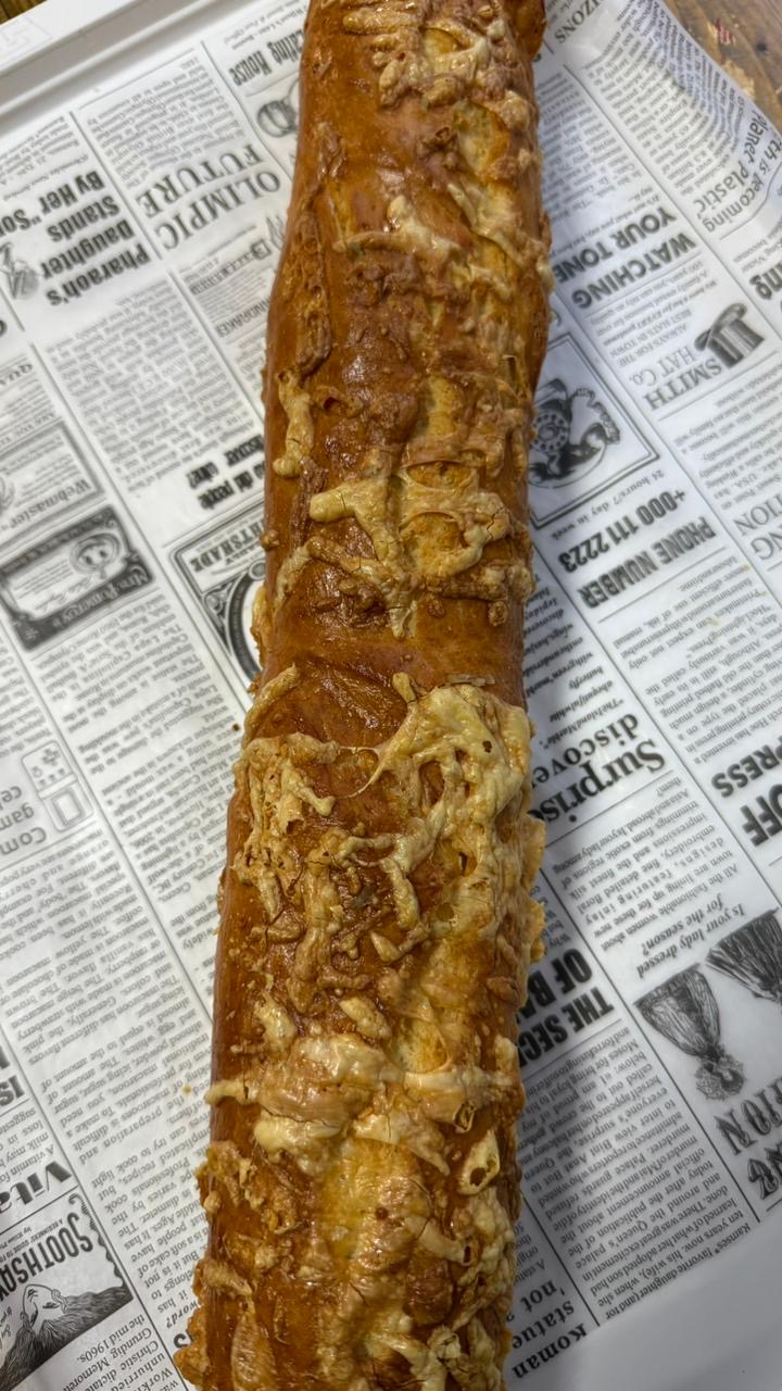 Багет с сыром и чесноком