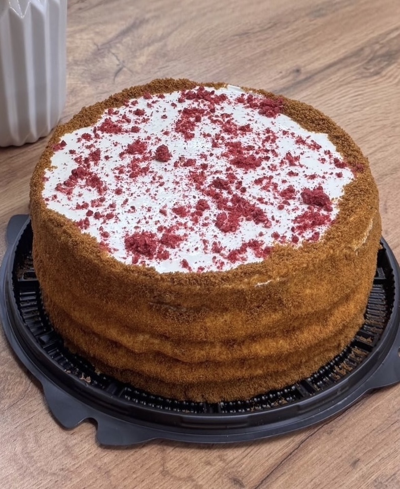 Торт «Медовик с малиной»