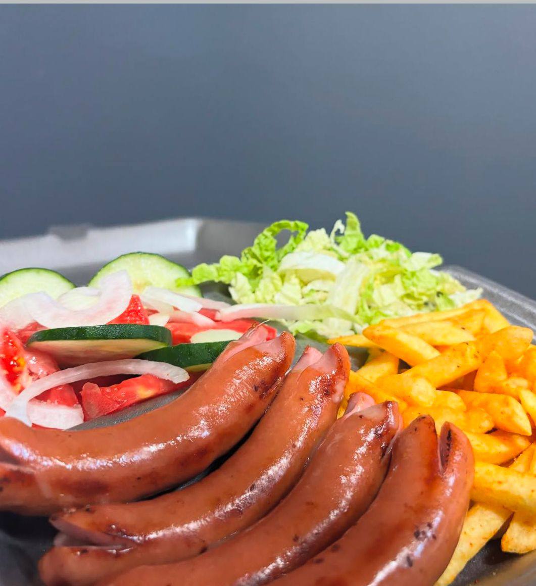 Баварские сосиски на тарелке