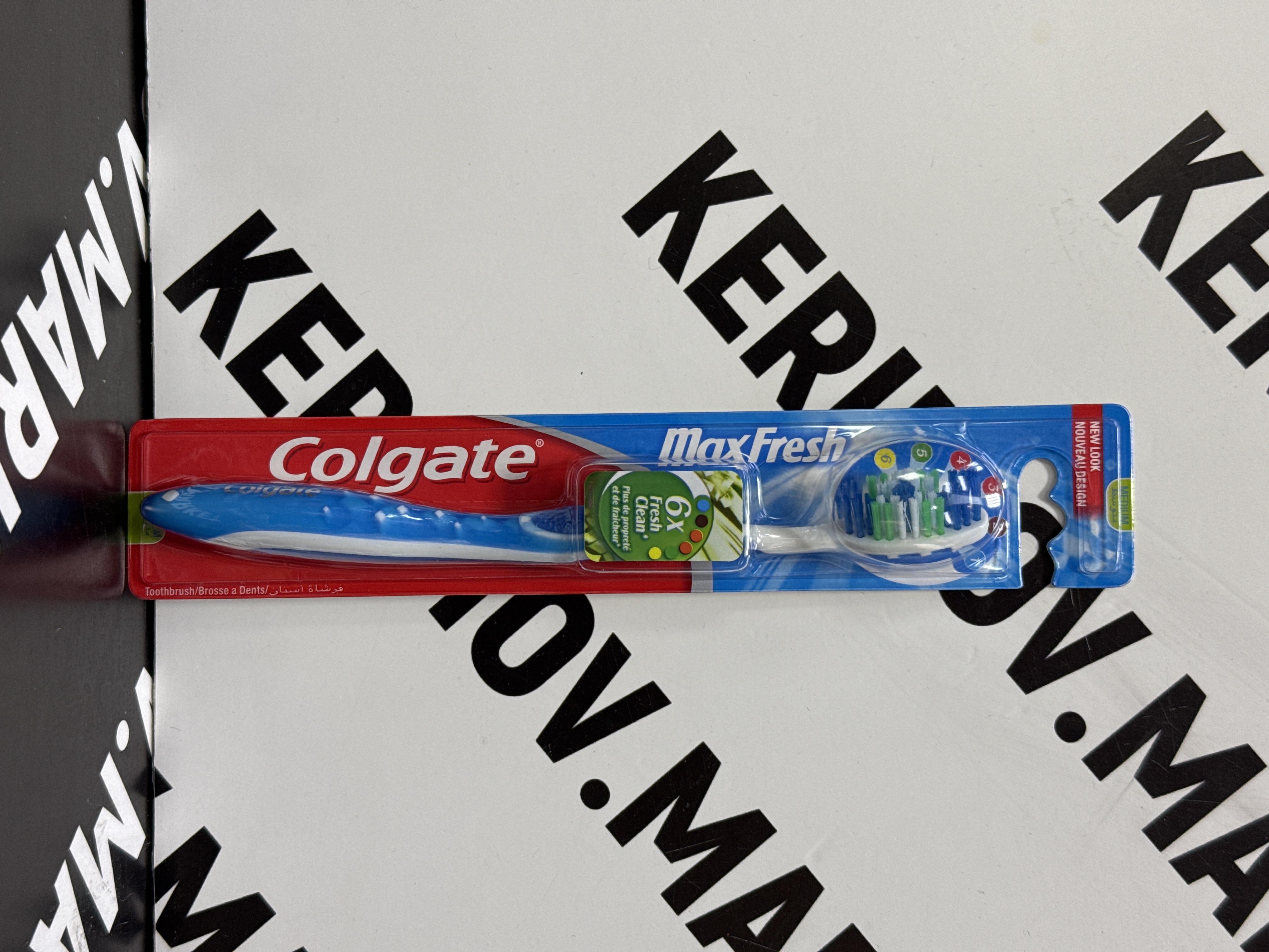 Зубная щетка Colgate MAX FRESH Средняя