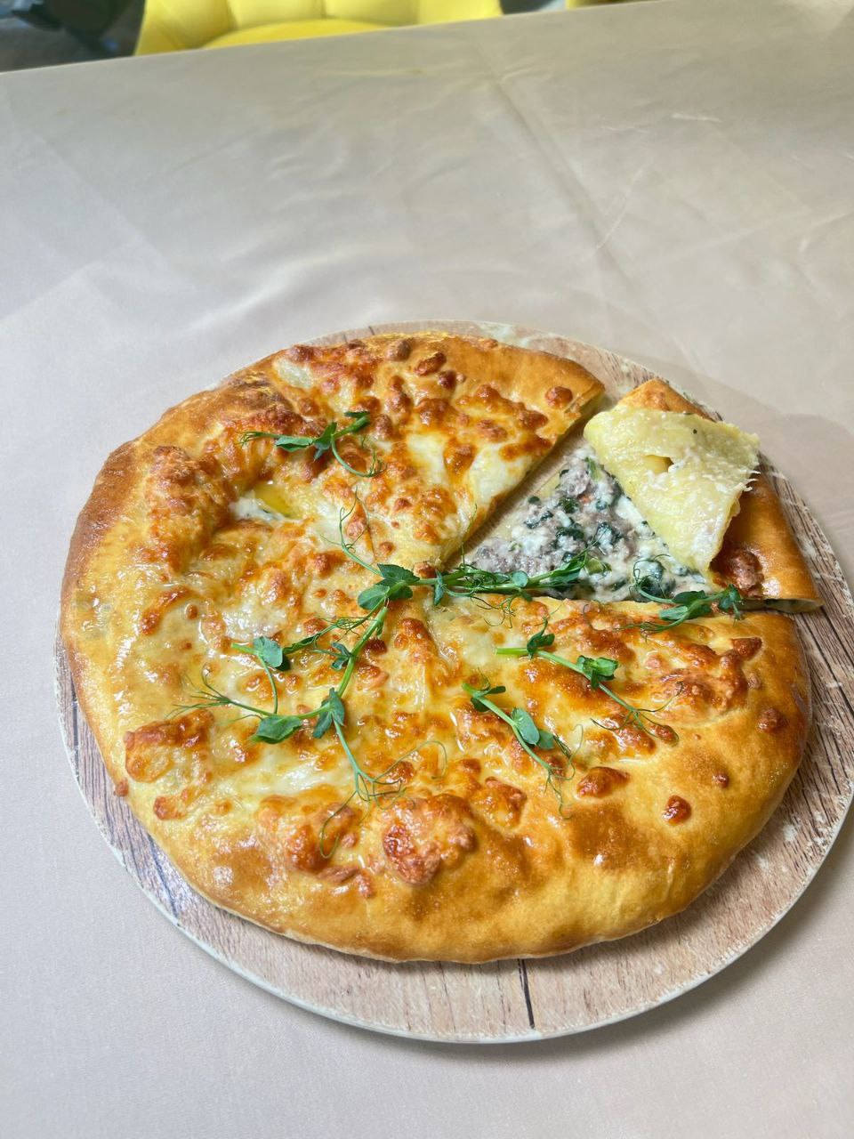 Хачапури с мясом и зеленью