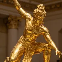 مجسمه‌های طلایی