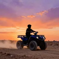 Kvadrosikldə oğlan