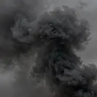 Густой черный дым