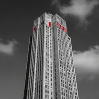 โมโนโครมเน้นสีแดง