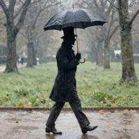 مرد در باران