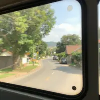 Pemandangan dari tingkap bas