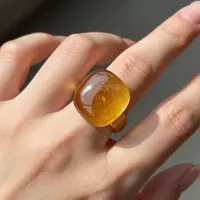 एम्बर अंगूठियां