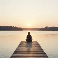 شخص روی اسکله