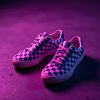 Damalı spor ayakkabılar