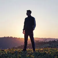 ٹریک سوٹ میں آدمی