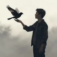 Hombre y pájaro