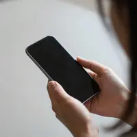 Femme avec smartphone