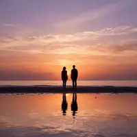 Gün Batımında Figürler