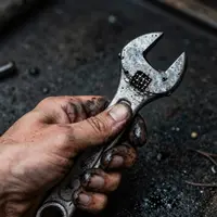 মেকানিকের হাত