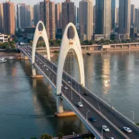 Scéna s městským mostem