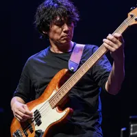 نوازنده گیتار بیس