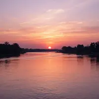 Закат над рекой