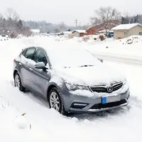 ماشین در برف