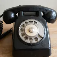 Telefon s číselníkem