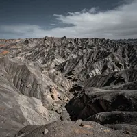 ऊबड़-खाबड़ इलाका