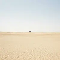 افراد در دوردست