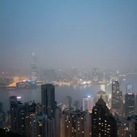 منظره شهری مه آلود