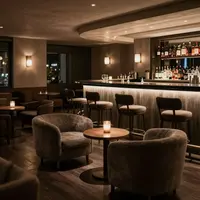 लाउंज बार का माहौल