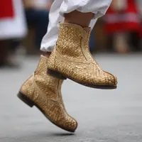 নৃত্যরত বাস্ট জুতো