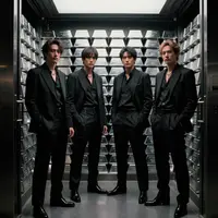 Moda Uomo Avant-Garde