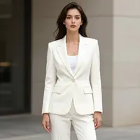 स्टाइलिश सफेद सूट