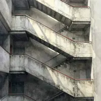 Schodiště a Průchody