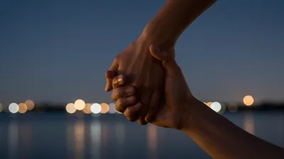 מחזיק לך את היד