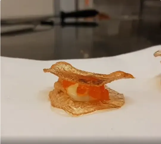 Прозрачный картофельный чипс