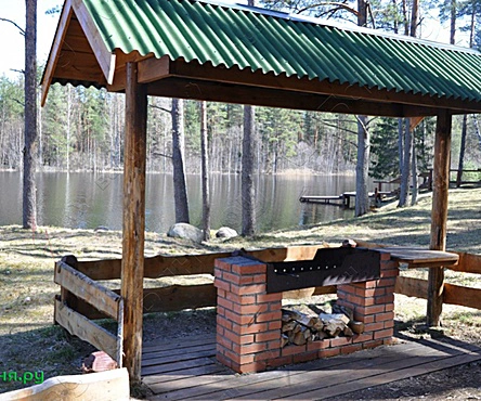 Банька на берегу озера