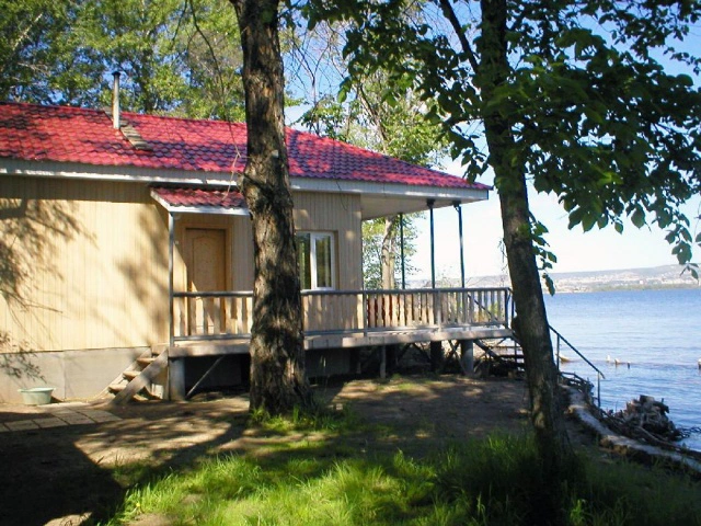 Баня на берегу турбазы Иволга