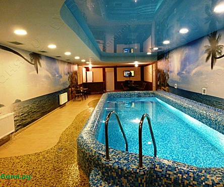 Зал с бассейном