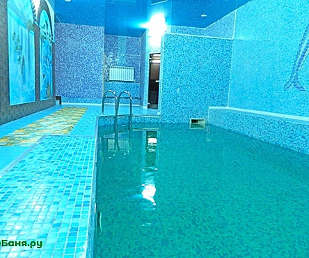 Сауна с большим бассейном