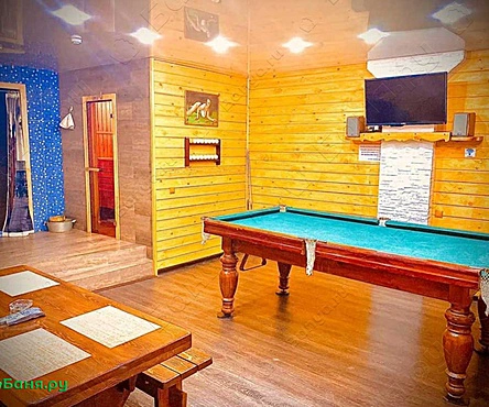 Зал с бильярдом