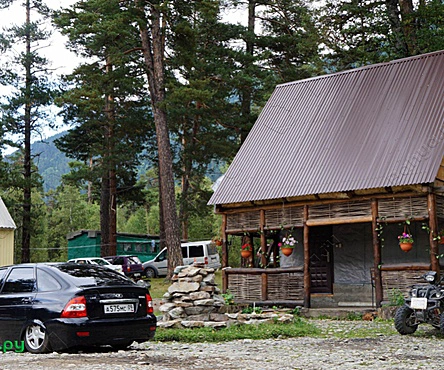 Коттедж на берегу реки с баней