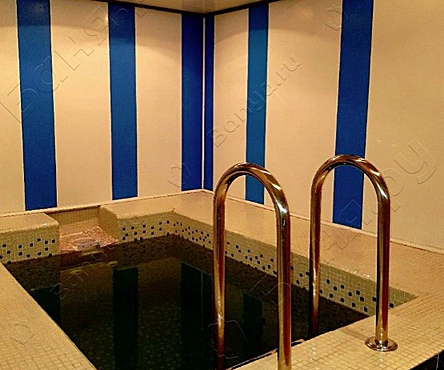 Зал с бассейном