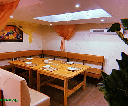 Зал с бассейном 