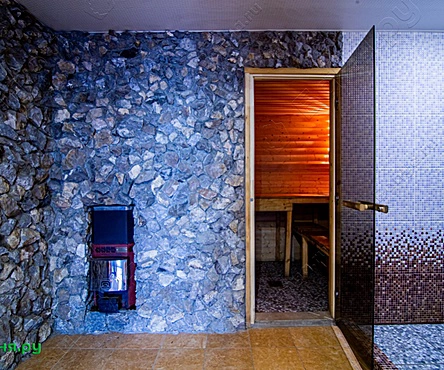 Баня с озером