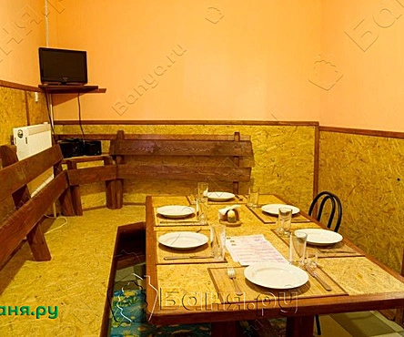 Яхта на парусах